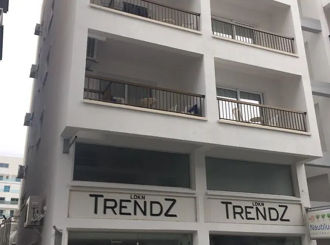 Nautilus Tourist Апарт-отель Ларнака