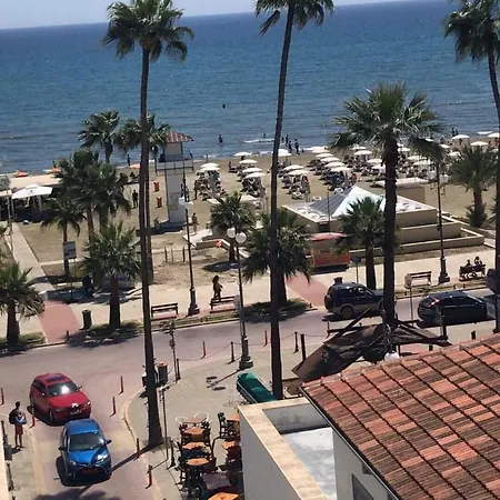 Ξενοδοχείο με διαμερίσματα Nautilus Tourist Λάρνακα